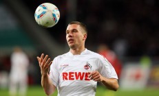 米兰体育-赛道与球场的双重奏鸣，班凯罗统治级数据背后的冠军之心