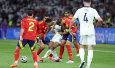 米兰体育官方网站-瑞士欲战意大利，葡萄牙迎接西班牙挑战的简单介绍