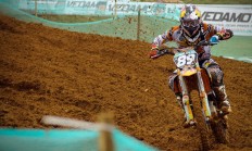 米兰体育官网-阿尔瓦雷斯状态火热，葡萄牙鏖战里昂展现唯一性对决