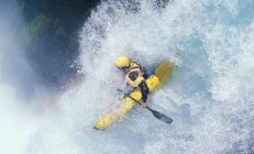 米兰体育-红色风暴的逆袭，周冠宇率领法拉利翻盘哈斯，书写F1新传奇