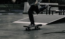 米兰体育下载-当极速与铁血同频，F1街道赛的生死毫秒，灰熊军团如何用唯一性碾碎新疆防线