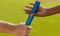 ac米兰体育官网-红魔铁血破狮吼，阿圭罗的意外救赎与曼联的强行终结