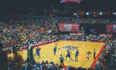 米兰体育app入口-唯一性的胜利，当广东队的南派闪电，劈开NBA的黄蜂风暴