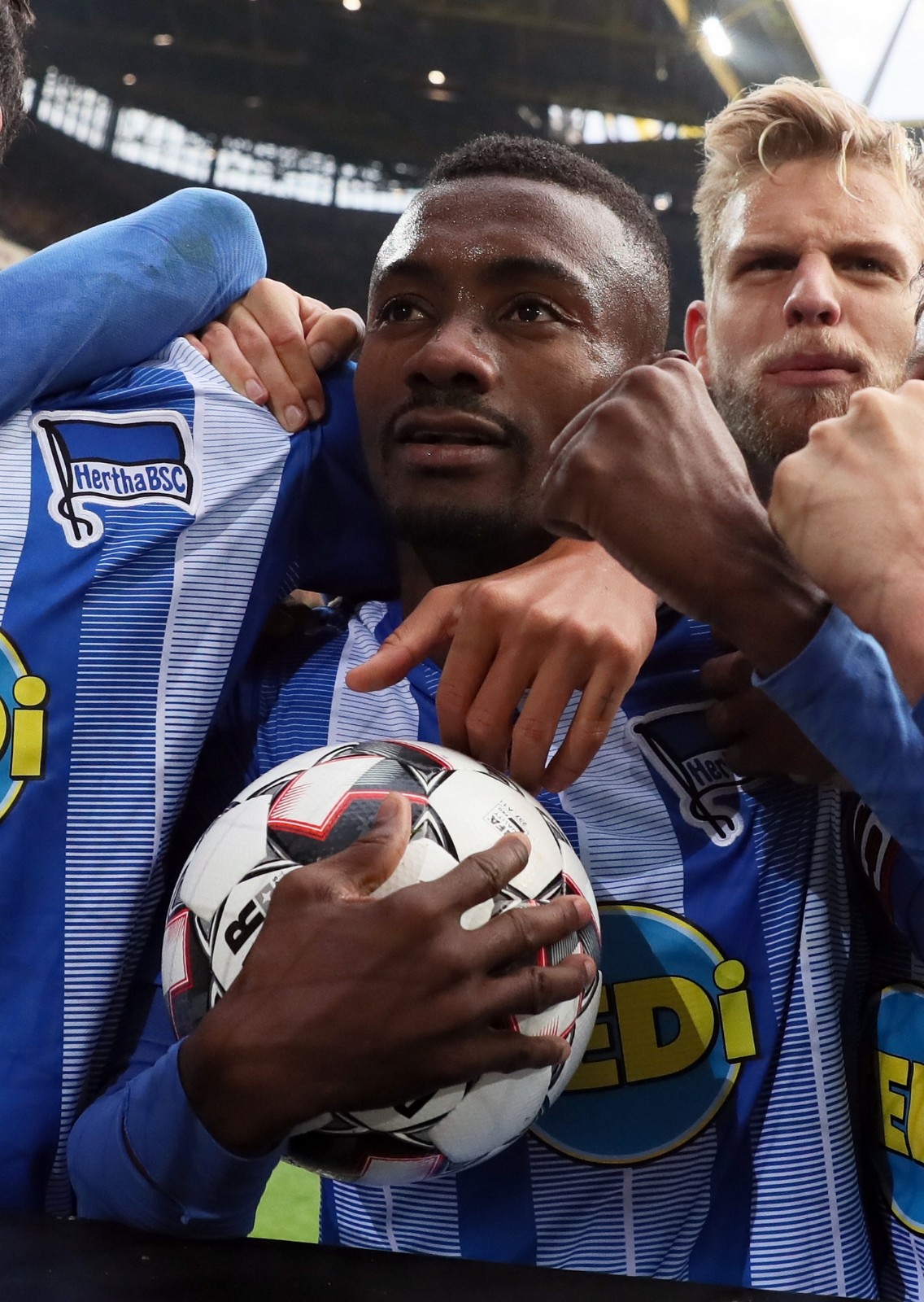 包含柏林赫塔战平收场，难堪平庸表现的词条