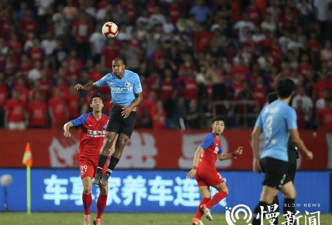 包含山东鲁能客场遭遇重庆斯威，遗憾落败的词条