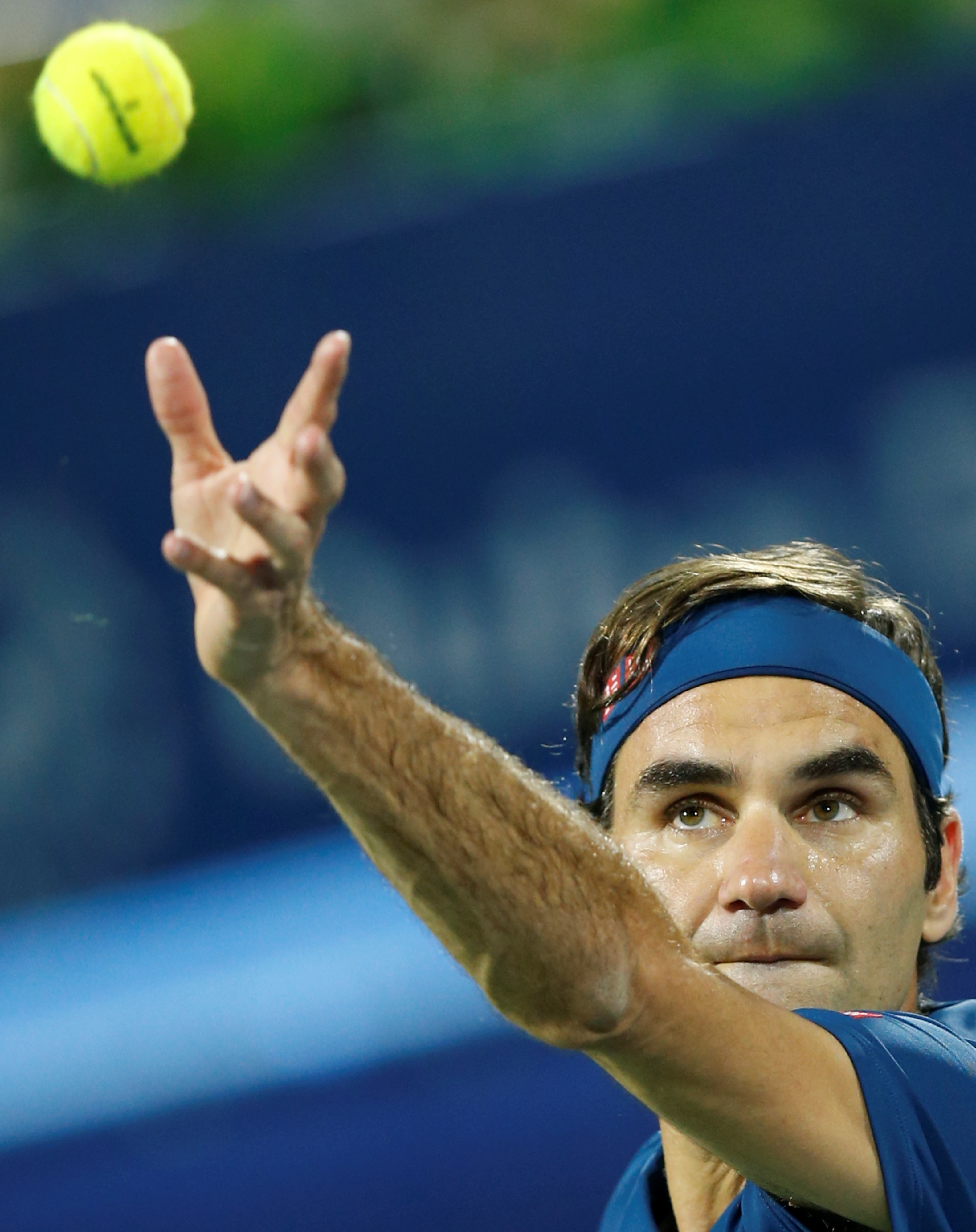 意大利网球队爆冷英国网球队，费德勒高光表现的简单介绍