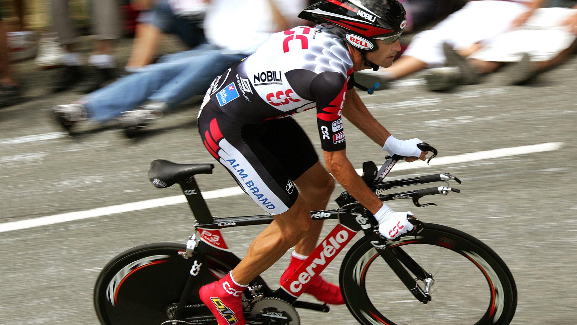 赛道风云，雷诺车队轻取阿斯顿马丁，拉塞尔状态火热改写竞争格局